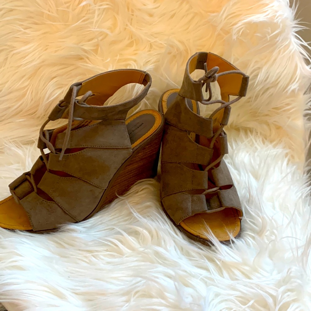 Adorable wedges